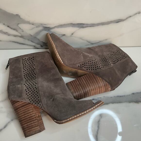 Gianni Bini | Women's Brown Leather Laser Cut Peep Toe Block Heel Boots Sz 7 - Picture 5 of 7